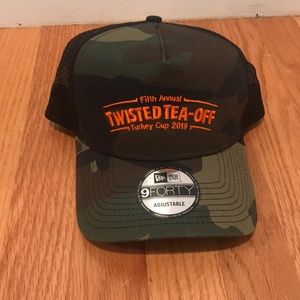 Camo twisted tee hat